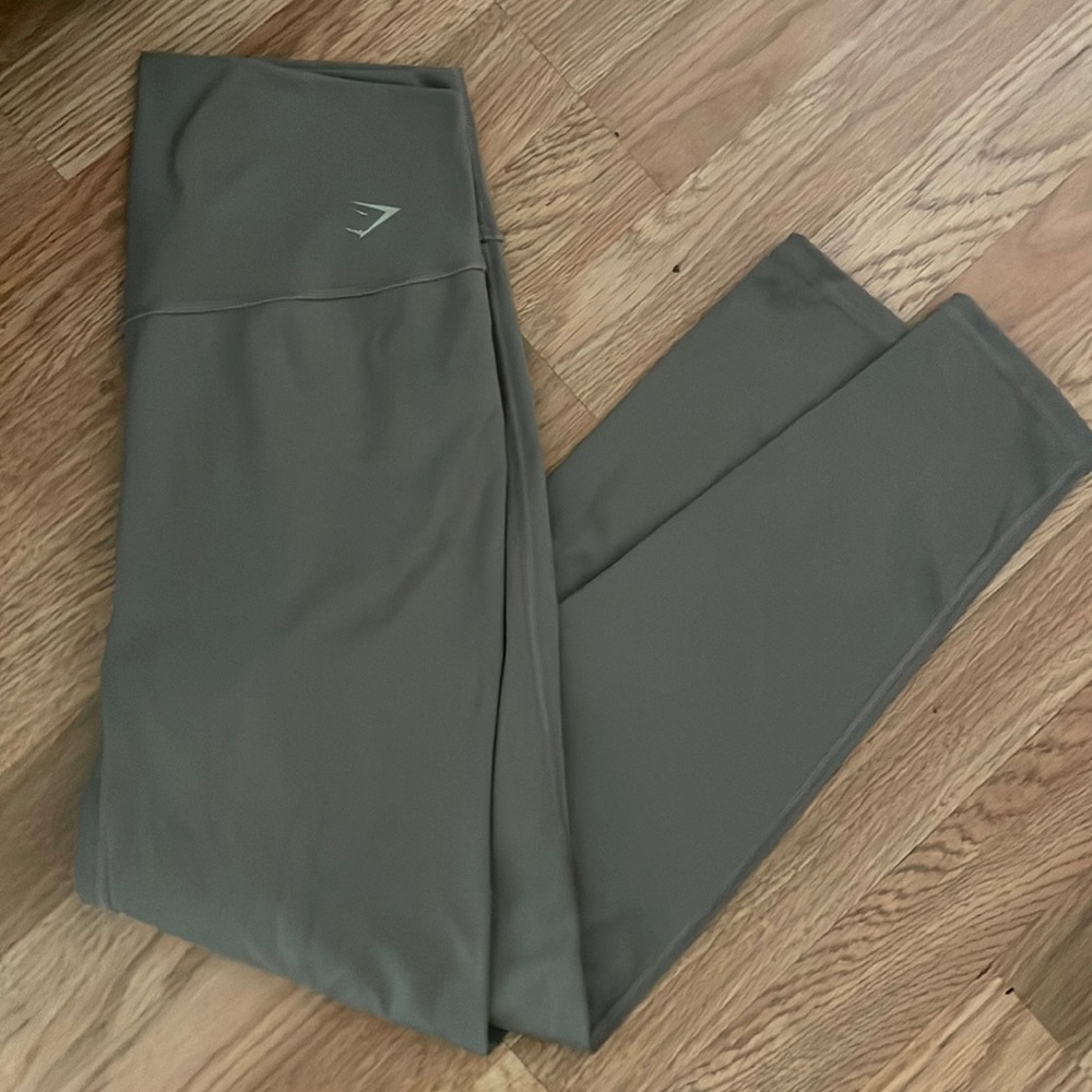 Gym shark leggings